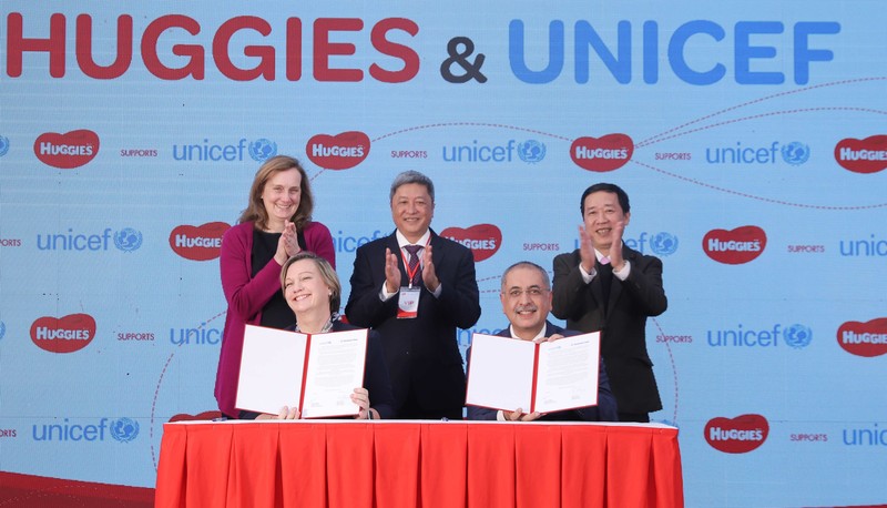 UNICEF và Huggies công bố dự định hợp tác tại Việt Nam UNICEF và Huggies công bố dự định hợp tác tại Việt Nam