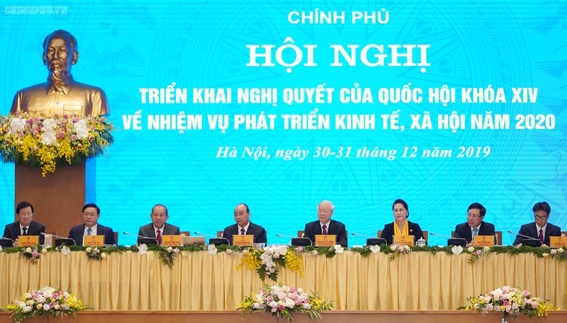 Tổng Bí thư, Chủ tịch nước Nguyễn Phú Trọng, Chủ tịch Quốc hội, Thủ tướng và các thành viên Chính phủ tham gia hội nghị trực tuyến.