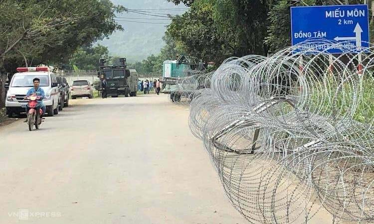 Đường qua khu vực xã Đồng Tâm sáng 9/1. Ảnh: Việt Đức - VnExpress