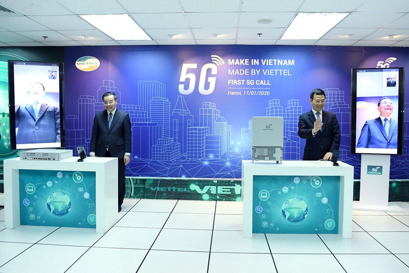 Cuộc gọi video đầu tiên sử dụng đường truyền dẫn dữ liệu kết nối 5G trên thiết bị thu phát sóng gNodeB do Viettel nghiên cứu và sản xuất, bao gồm cả thiết bị phần cứng và phần mềm. Ảnh: Diệu Linh