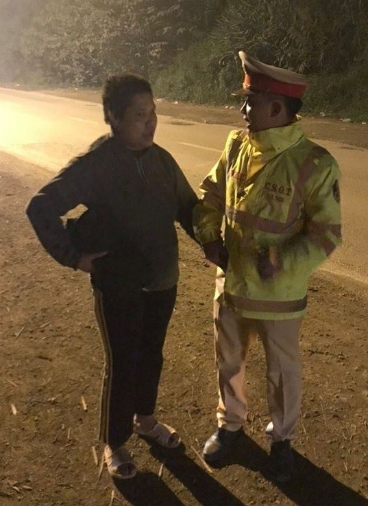 Chị Bùi Thị Hồng bị tâm thần, đã bỏ nhà đi đã nhiều ngày. Ảnh: Hiệp Bình Chị Bùi Thị Hồng bị tâm thần, đã bỏ nhà đi đã nhiều ngày. Ảnh: Hiệp Bình