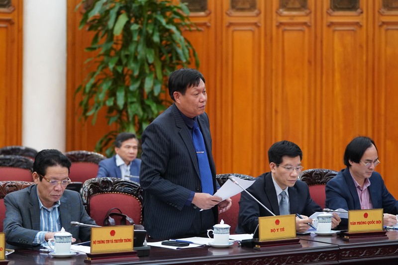 Thứ trưởng Bộ Y tế Đỗ Xuân Tuyên báo cáo cập nhật về tình hình dịch nCoV trên thế giới và tại Việt Nam. Ảnh: VGP Thứ trưởng Bộ Y tế Đỗ Xuân Tuyên báo cáo cập nhật về tình hình dịch nCoV trên thế giới và tại Việt Nam. Ảnh: VGP
