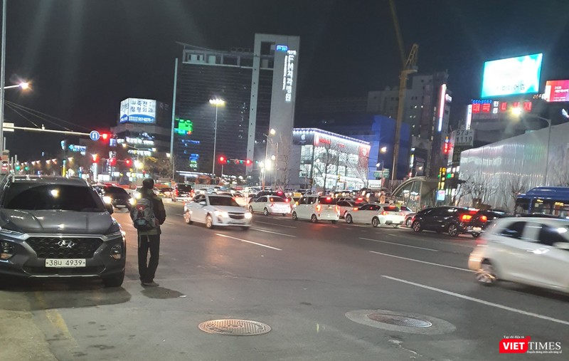 Deagu buổi tối vài ngày nay cũng vắng vẻ hơn nhiều so với thời gian trước dịch. Ảnh: Phạm Huệ.