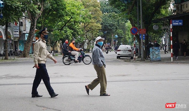 Theo ghi  nhận, đã có hàng trăm người dân được nhắc nhở và đã chấp hành nghiêm yêu cầu của lực lượng chức năng.