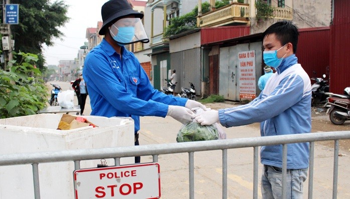 Thực phẩm tiếp tế được gửi vào cho người dân thôn Hạ Lôi. Ảnh: UBND TP. Hà Nội. Thực phẩm tiếp tế được gửi vào cho người dân thôn Hạ Lôi. Ảnh: UBND TP. Hà Nội.