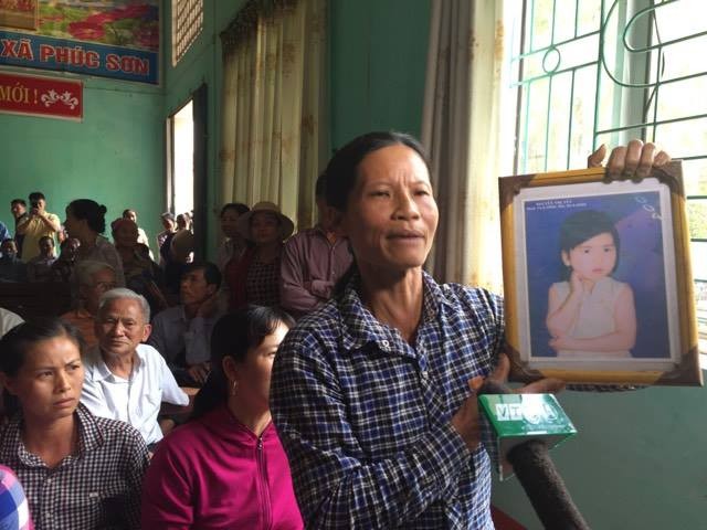 Buổi xin lỗi ông Hàn Đức Long diễn ra trong sự hỗn loạn do gia đình nạn nhân không đồng tình việc xin lỗi ông Hàn Đức Long. Ảnh: Báo Pháp luật Việt Nam. Buổi xin lỗi ông Hàn Đức Long diễn ra trong sự hỗn loạn do gia đình nạn nhân không đồng tình việc xin lỗi ông Hàn Đức Long. Ảnh: Báo Pháp luật Việt Nam.