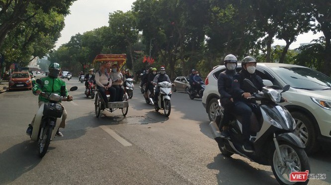 Khi hoạt động trở lại, các cơ sở kinh doanh phải đảm bảo các điều kiện phòng, chống dịch bệnh như đeo khẩu trang, rửa tay sát khuẩn.