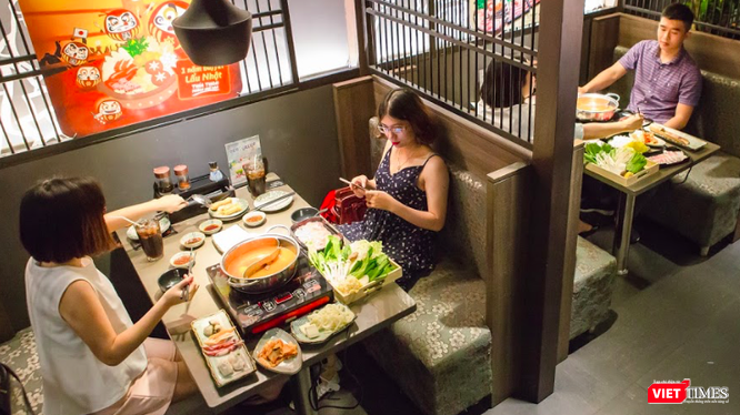 Tại các quán ăn, khách chỉ cần sát khuẩn tay. Tại các quán ăn, khách chỉ cần sát khuẩn tay.