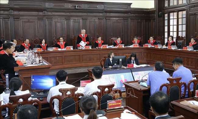 Chánh án Tòa án nhân dân Tối cao Nguyễn Hòa Bình, Chủ tọa phiên tòa phát biểu khai mạc phiên xét xử. Ảnh: Doãn Tấn/TTXVN Chánh án Tòa án nhân dân Tối cao Nguyễn Hòa Bình, Chủ tọa phiên tòa phát biểu khai mạc phiên xét xử. Ảnh: Doãn Tấn/TTXVN