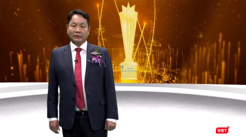 Ông Trương Gia Bình – Chủ tịch VINASA, Chủ tịch Ban tổ chức Danh hiệu Sao Khuê 2020 - trên sân khấu ảo 3D của Giải thưởng. Ông Trương Gia Bình – Chủ tịch VINASA, Chủ tịch Ban tổ chức Danh hiệu Sao Khuê 2020 - trên sân khấu ảo 3D của Giải thưởng.