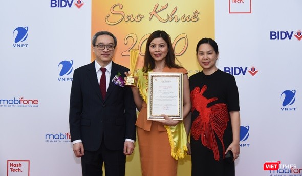 Thứ trưởng Phan Tâm trao giải thưởng Sao Khuê 2020. Thứ trưởng Phan Tâm trao giải thưởng Sao Khuê 2020.
