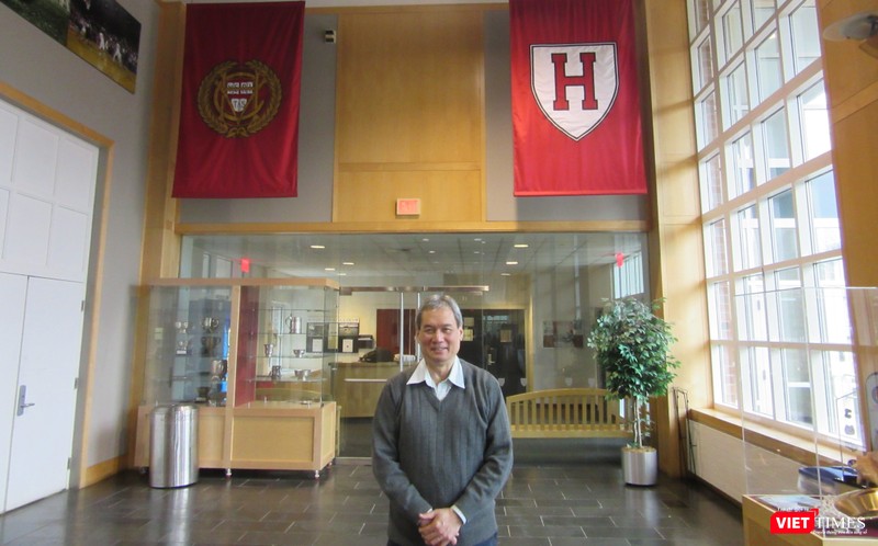 TS Ngô Như Bình vẫn đều đặn tập luyện đều đặn mỗi tuần bốn buổi tại bể bơi của trường Harvard. (Ảnh: NVCC) TS Ngô Như Bình vẫn đều đặn tập luyện đều đặn mỗi tuần bốn buổi tại bể bơi của trường Harvard. (Ảnh: NVCC)