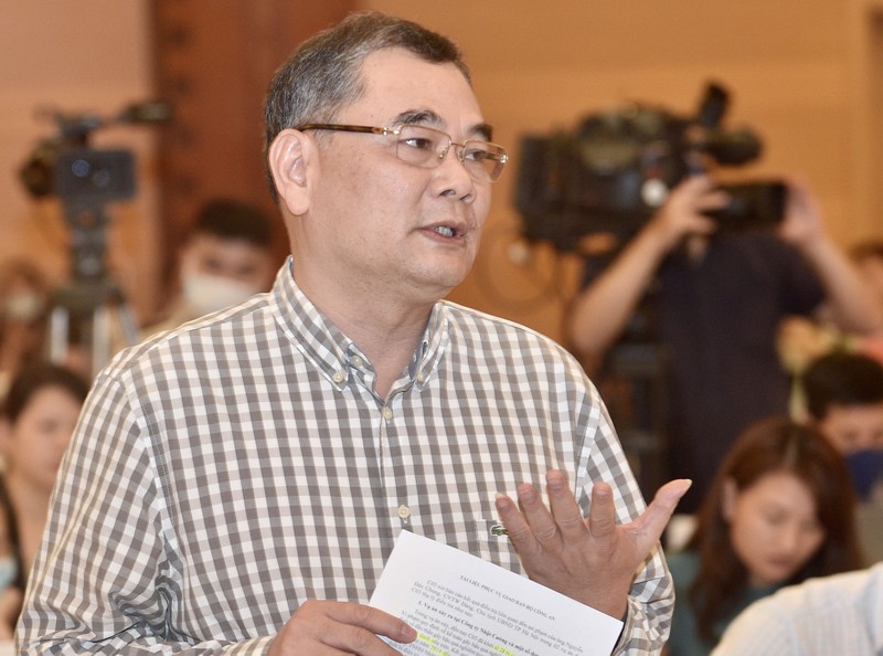 Chánh Văn phòng Bộ Công an Tô Ân Xô trao đổi tại phiên họp báo Chính phủ thường kỳ tháng 8/2020. Ảnh: VGP. Chánh Văn phòng Bộ Công an Tô Ân Xô trao đổi tại phiên họp báo Chính phủ thường kỳ tháng 8/2020. Ảnh: VGP.