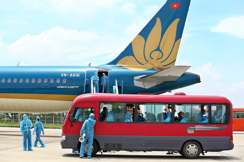 Chuyến bay đầu tiên đưa hành khách mắc kẹt tại Đà Nẵng về Hà Nội Chuyến bay đầu tiên đưa hành khách mắc kẹt tại Đà Nẵng về Hà Nội