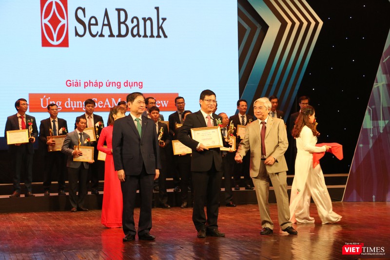 Ngân hàng SEA Bank được vinh danh là doanh nghiệp chuyển đổi số xuất sắc.