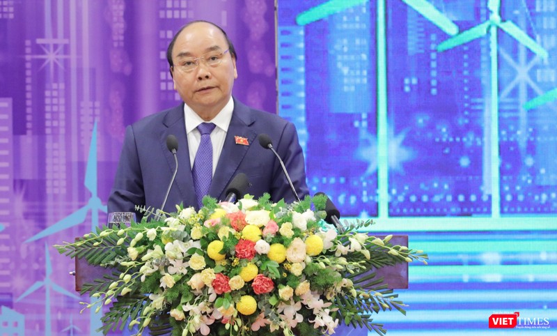 Thủ tướng Nguyễn Xuân Phúc cho rằng phát triển đô thị thông minh phải trên cơ sở cân nhắc cơ hội và rủi ro, thách thức gắn với nhu cầu và năng lực của địa phương. Thủ tướng Nguyễn Xuân Phúc cho rằng phát triển đô thị thông minh phải trên cơ sở cân nhắc cơ hội và rủi ro, thách thức gắn với nhu cầu và năng lực của địa phương.