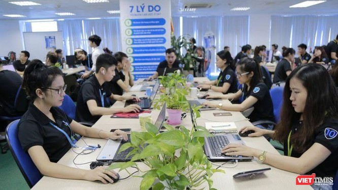 Do tính chất ngành CNTT hoạt động trên nền tảng trực tuyến nên các công ty về thuê ngoài (outsourcing) hay phát triển sản phẩm vẫn có nhu cầu tuyển các vị trí kỹ sư lập trình chưa cần nhiều kinh nghiệm. Ảnh minh hoạ.