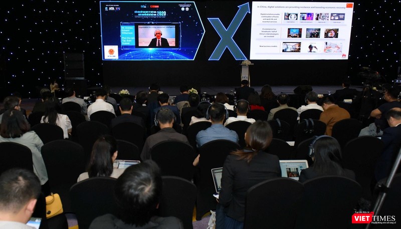 Ông Andrew Williamson chia sẻ tại Ngày chuyển đổi số Việt Nam. Ông Andrew Williamson chia sẻ tại Ngày chuyển đổi số Việt Nam.