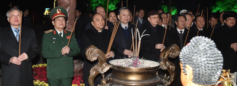 Thủ tướng Nguyễn Xuân Phúc cùng các đồng chí lãnh đạo Đảng, Nhà nước đã dự lễ đón nhận bằng xếp hạng di tích lịch sử quốc gia cho Khu di tích Bạch Đằng Giang tại huyện Thủy Nguyên, thành phố Hải Phòng. Thủ tướng Nguyễn Xuân Phúc cùng các đồng chí lãnh đạo Đảng, Nhà nước đã dự lễ đón nhận bằng xếp hạng di tích lịch sử quốc gia cho Khu di tích Bạch Đằng Giang tại huyện Thủy Nguyên, thành phố Hải Phòng.