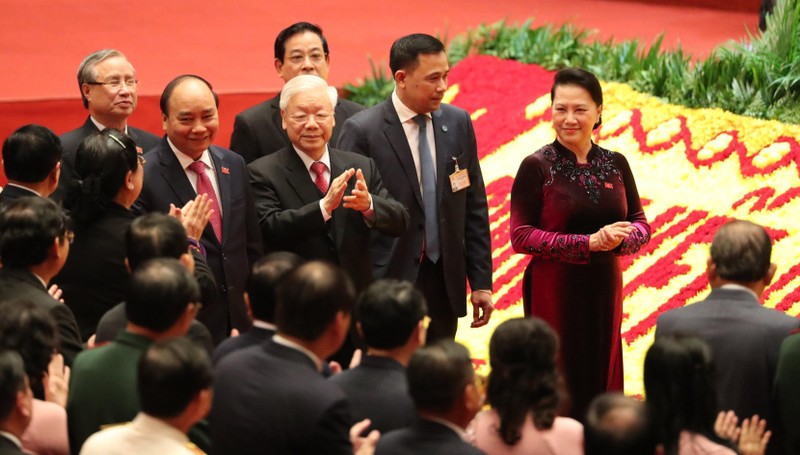 Tổng Bí thư, Chủ tịch nước Nguyễn Phú Trọng cùng Ủy viên Bộ Chính trị, Chủ tịch Quốc hội Nguyễn Thị Kim Ngân và Uỷ viên Bộ Chính trị, Thủ tướng Chính phủ Nguyễn Xuân Phúc đến dự Đại hội XIII của Đảng.