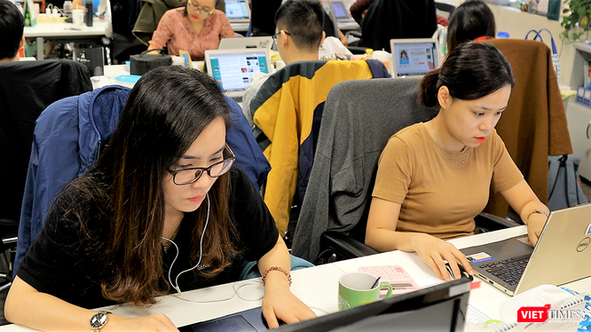 Đảng xác định cần tận dụng tốt các cơ hội, thành tựu của cuộc cách mạng công nghiệp lần thứ tư và xu hướng dịch chuyển đầu tư, thương mại, chuyển đổi số, đưa đất nước tiếp tục vươn lên mạnh mẽ, ngày càng phát triển. Ảnh mang tính minh hoạ.