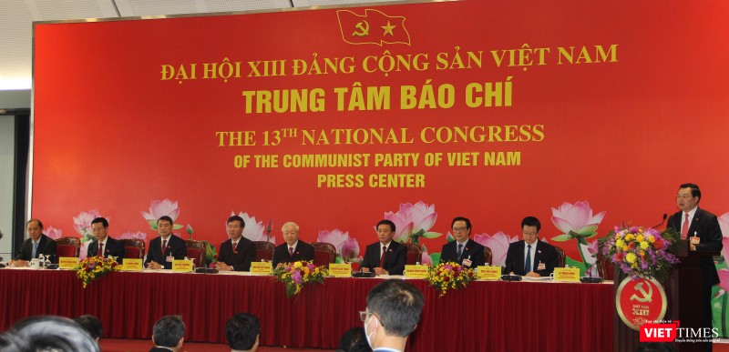 Tổng Bí thư Nguyễn Phú Trọng chủ trì buổi họp báo.