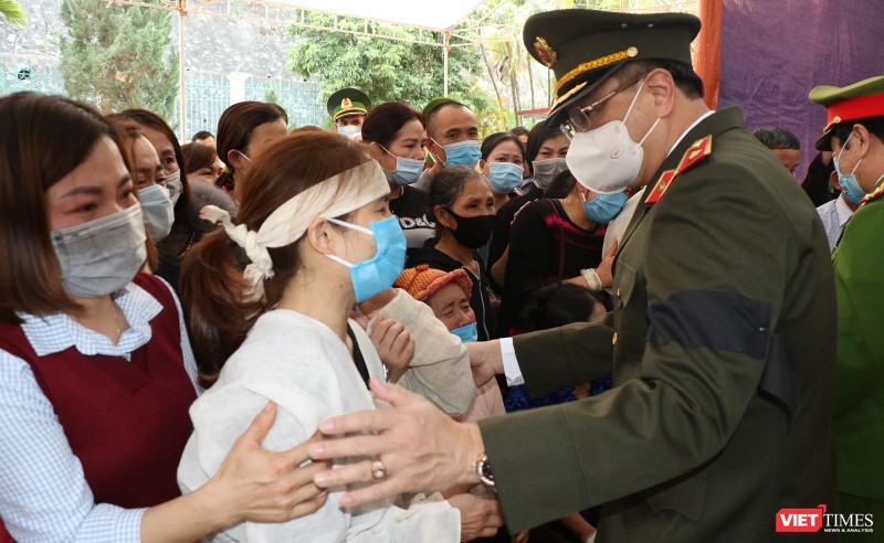 Lãnh đạo Công an tỉnh Thanh Hóa chia buồn cùng gia đình.