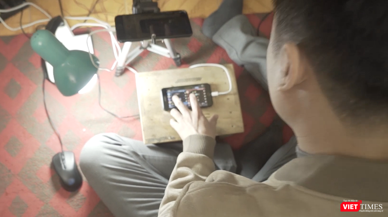 "Dương Quá Việt Nam" Nguyễn Trọng Bắc gắn bó với nghề livestream chỉ với 1 tay. "Dương Quá Việt Nam" Nguyễn Trọng Bắc gắn bó với nghề livestream chỉ với 1 tay.