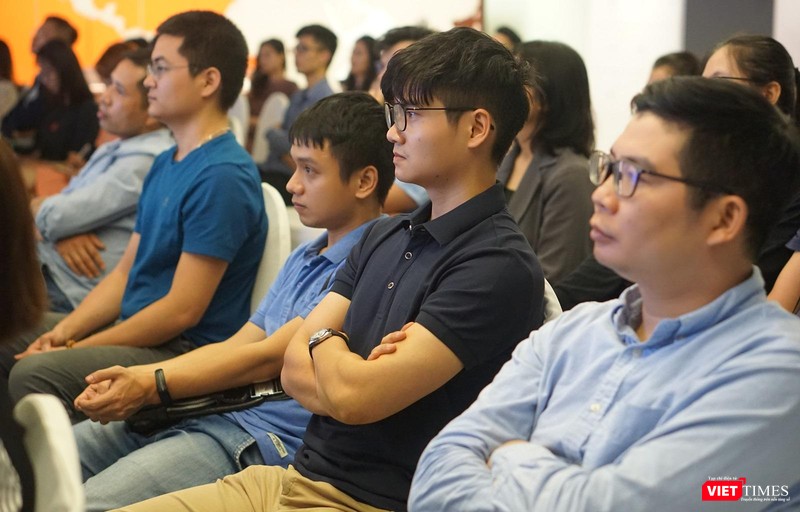 Tọa đàm thu hút sự quan tâm của nhiều quản lí và lãnh đạo doanh nghiệp Tọa đàm thu hút sự quan tâm của nhiều quản lí và lãnh đạo doanh nghiệp