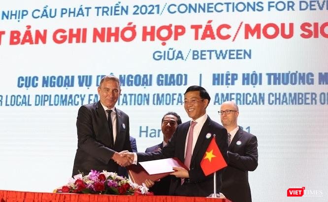 Lễ ký kết MOU giữa Cục Ngoại vụ và Hiệp hội Thương mại Hoa Kỳ (AmCham)tại Việt Nam. Lễ ký kết MOU giữa Cục Ngoại vụ và Hiệp hội Thương mại Hoa Kỳ (AmCham)tại Việt Nam.
