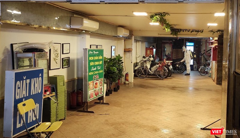 và tiến hành sát khuẩn toàn bộ căn nhà 54 Chùa Láng. và tiến hành sát khuẩn toàn bộ căn nhà 54 Chùa Láng.