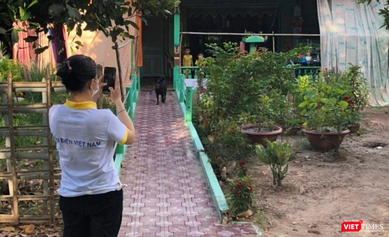 Nhân viên Bưu điện rà soát dữ liệu tại địa bàn dân cư Nhân viên Bưu điện rà soát dữ liệu tại địa bàn dân cư