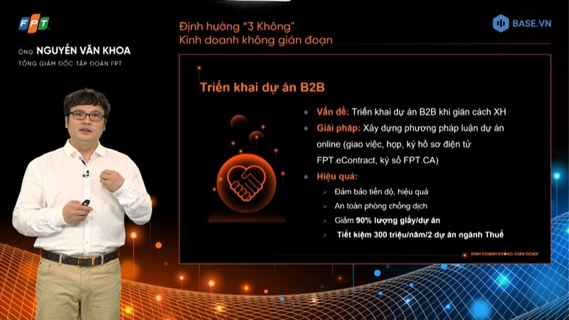 Ông Nguyễn Văn Khoa - Tổng Giám đốc FPT trình bày tại hội thảo trực tuyến