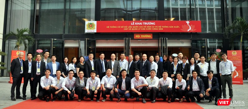 Họ là một phần trong đội ngũ “chiến binh số” thầm lặng của VNPT đã góp sức vào thành công của chiến dịch “thần tốc”.