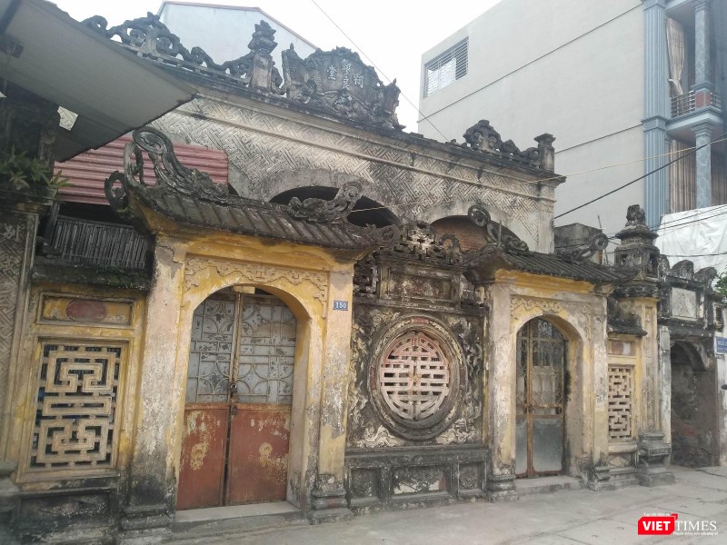 Một ngôi nhà xưa cũ nằm trên con đường chính ven dòng Nhuệ Giang Một ngôi nhà xưa cũ nằm trên con đường chính ven dòng Nhuệ Giang