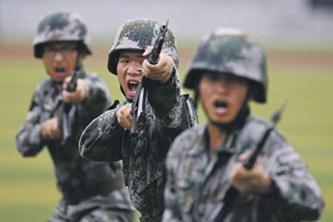 Lục quân Trung Quốc đứng đầu thế giới về quân số, vượt xa các lực lượng tương tự của Mỹ và Nga.