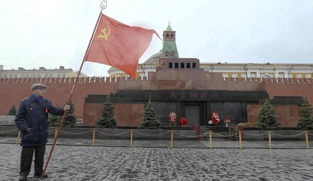 Lăng Lenin ở Quảng trường Đỏ, Moskva - nơi đã có thời gian bảo quản thi hài của Stalin.