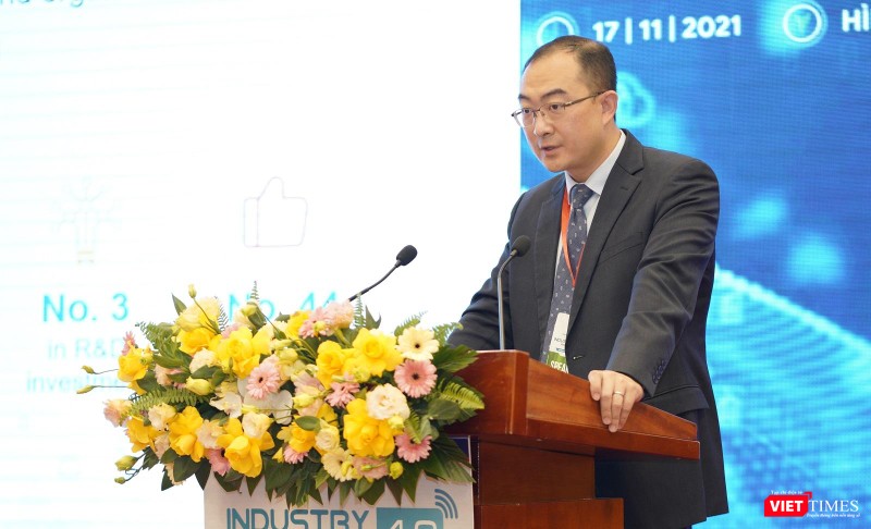 Ông David Wei - Tổng Giám đốc Huawei Việt Nam phát biểu tại phiên chuyên đề. Ông David Wei - Tổng Giám đốc Huawei Việt Nam phát biểu tại phiên chuyên đề.