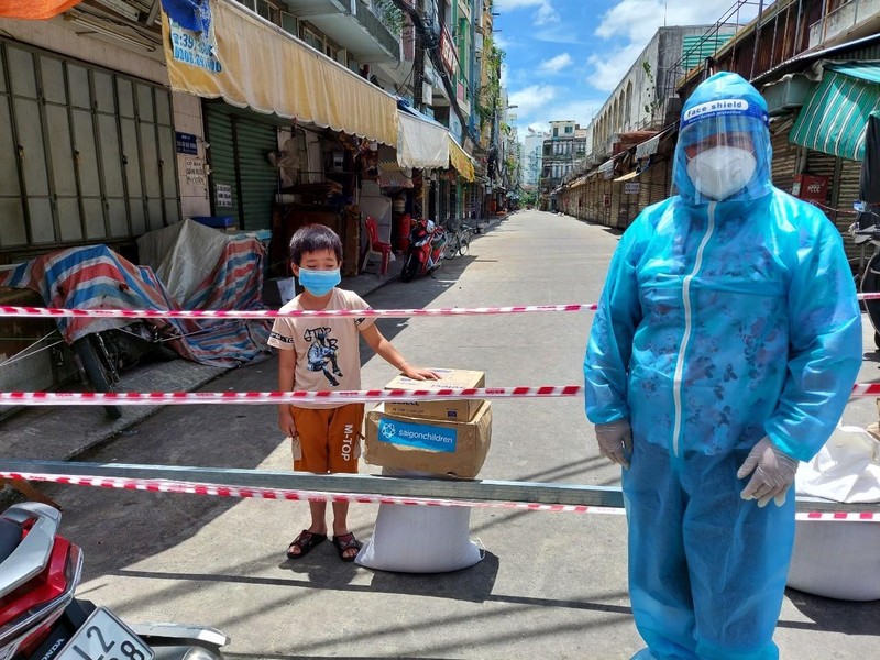 Khoảng 90 trẻ em có hoàn cảnh khó khăn mất cha mẹ vì COVID - 19 được giúp đỡ từ nguồn ủng hộ của UpRace 2021.