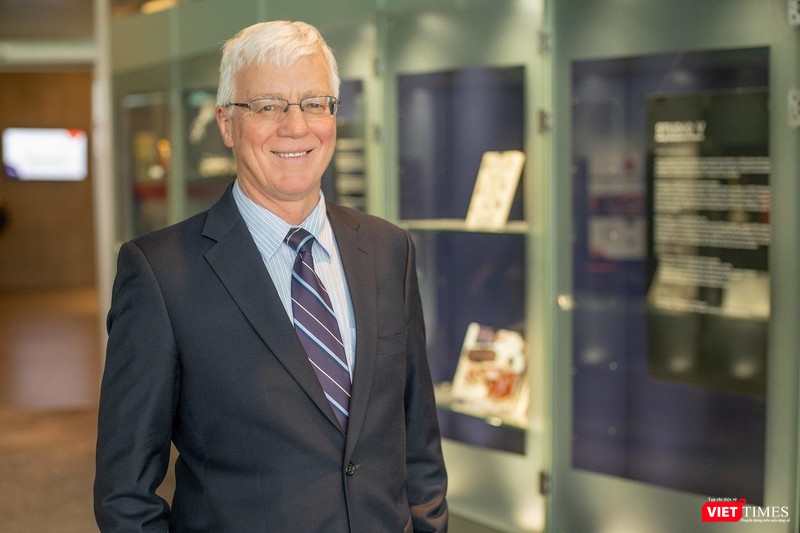 Giáo sư Peter Coloe - Chủ tịch Đại học RMIT Việt Nam. Giáo sư Peter Coloe - Chủ tịch Đại học RMIT Việt Nam.