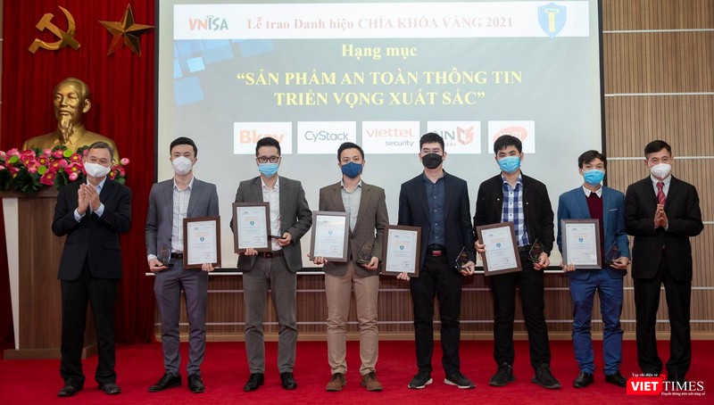 Các đơn vị doanh nghiệp được trao giải &quot;Sản phẩm ATTT triển vọng xuất sắc&quot; .