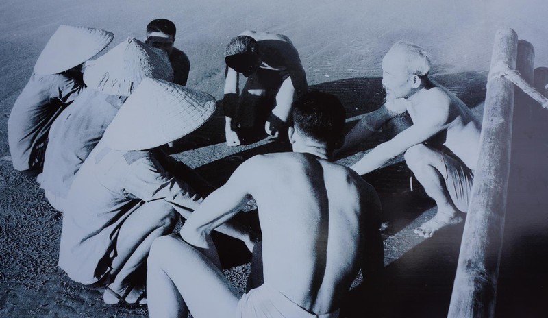 Bác Hồ nói chuyện với người dân Thanh Hóa.