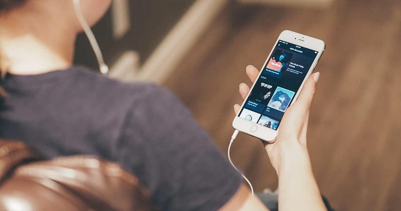 Thời đại điện thoại thông minh và sự trỗi dậy của các nền tảng phát trực tuyến đã biến bản quyền âm nhạc thành yếu tố khó kiểm soát. Thời đại điện thoại thông minh và sự trỗi dậy của các nền tảng phát trực tuyến đã biến bản quyền âm nhạc thành yếu tố khó kiểm soát.