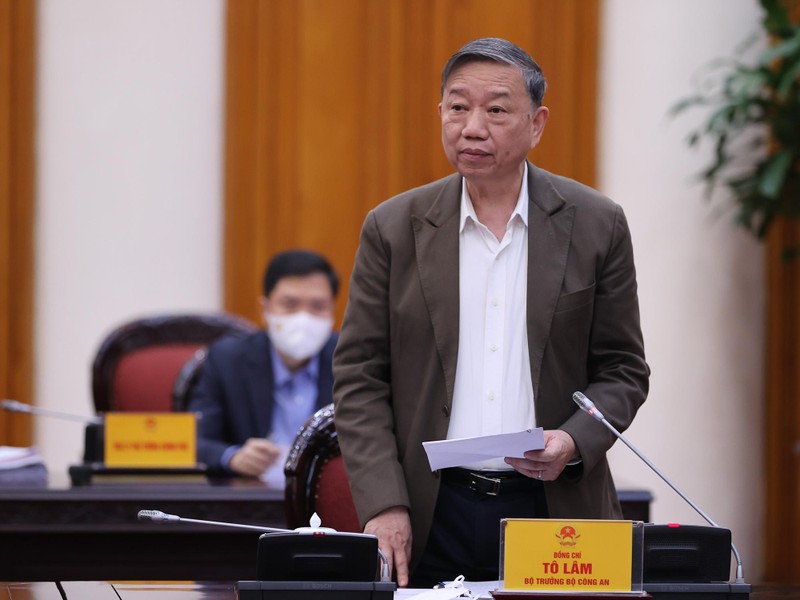 Bộ trưởng Bộ Công an Tô Lâm báo cáo tại phiên họp. Bộ trưởng Bộ Công an Tô Lâm báo cáo tại phiên họp.