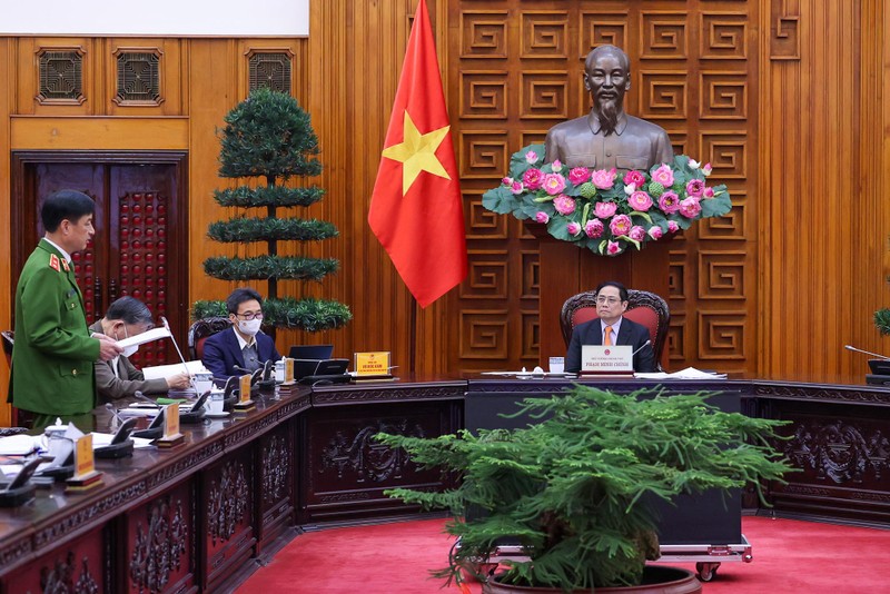 Đại diện Bộ Công an cũng cho biết đã cung cấp việc xác thực danh tính của người dân qua thẻ căn cước công dân gắn chip điện tử được trang bị tại các quầy giao dịch của một số ngân hàng. Đại diện Bộ Công an cũng cho biết đã cung cấp việc xác thực danh tính của người dân qua thẻ căn cước công dân gắn chip điện tử được trang bị tại các quầy giao dịch của một số ngân hàng.