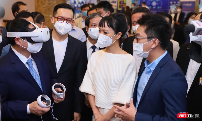 TECHFEST 2022 xuất hiện nhiều làng công nghệ mới nhằm giới thiệu và trao đổi những công nghệ hiện đang được đặc biệt quan tâm. TECHFEST 2022 xuất hiện nhiều làng công nghệ mới nhằm giới thiệu và trao đổi những công nghệ hiện đang được đặc biệt quan tâm.