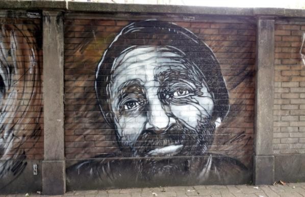 Ảnh tranh tường ở Paris (Pháp) do tác giả chụp. Ảnh tranh tường ở Paris (Pháp) do tác giả chụp.