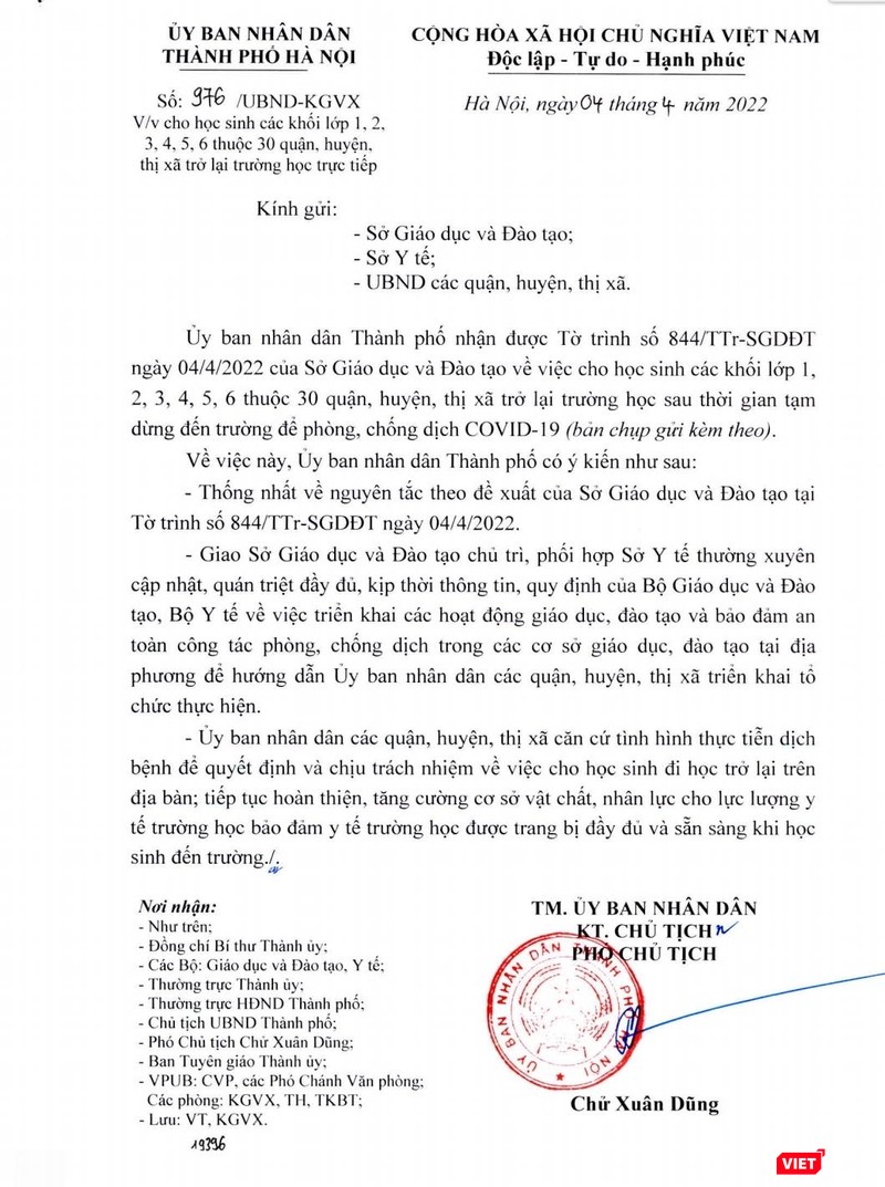 Phó Chủ tịch UBND TP. Hà Nội Chử Xuân Dũng ký ban hành văn bản đồng ý với đề xuất của Sở GD&amp;ĐT Hà Nội về việc cho học sinh các khối 1,2,3,4,5,6 đi học trở lại.