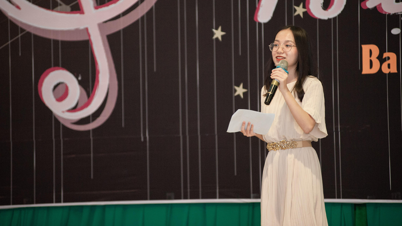 Em Trần Vũ Gia Hân - Học sinh trường THPT Chuyên Xã hội và Nhân văn - một trong những sáng lập viên của dự án. Em Trần Vũ Gia Hân - Học sinh trường THPT Chuyên Xã hội và Nhân văn - một trong những sáng lập viên của dự án.