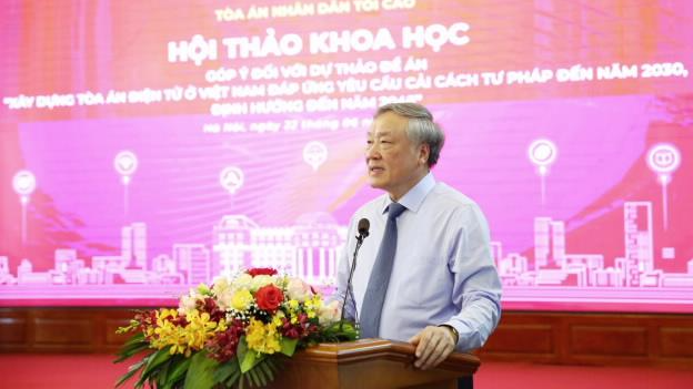 Chánh án Nguyễn Hòa Bình trao đổi về mô hình Tòa án điện tử. Chánh án Nguyễn Hòa Bình trao đổi về mô hình Tòa án điện tử.